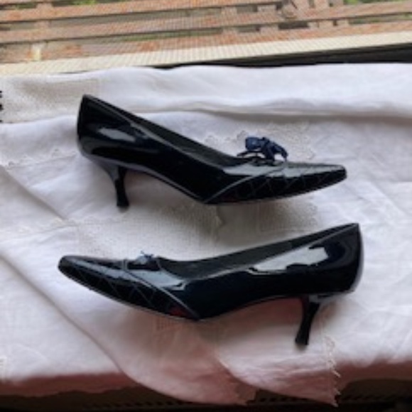 Stuart Weitzman 2 1/2" Kitten Heel black Patent Leather Size 9 1/2 " N - Picture 3 of 12